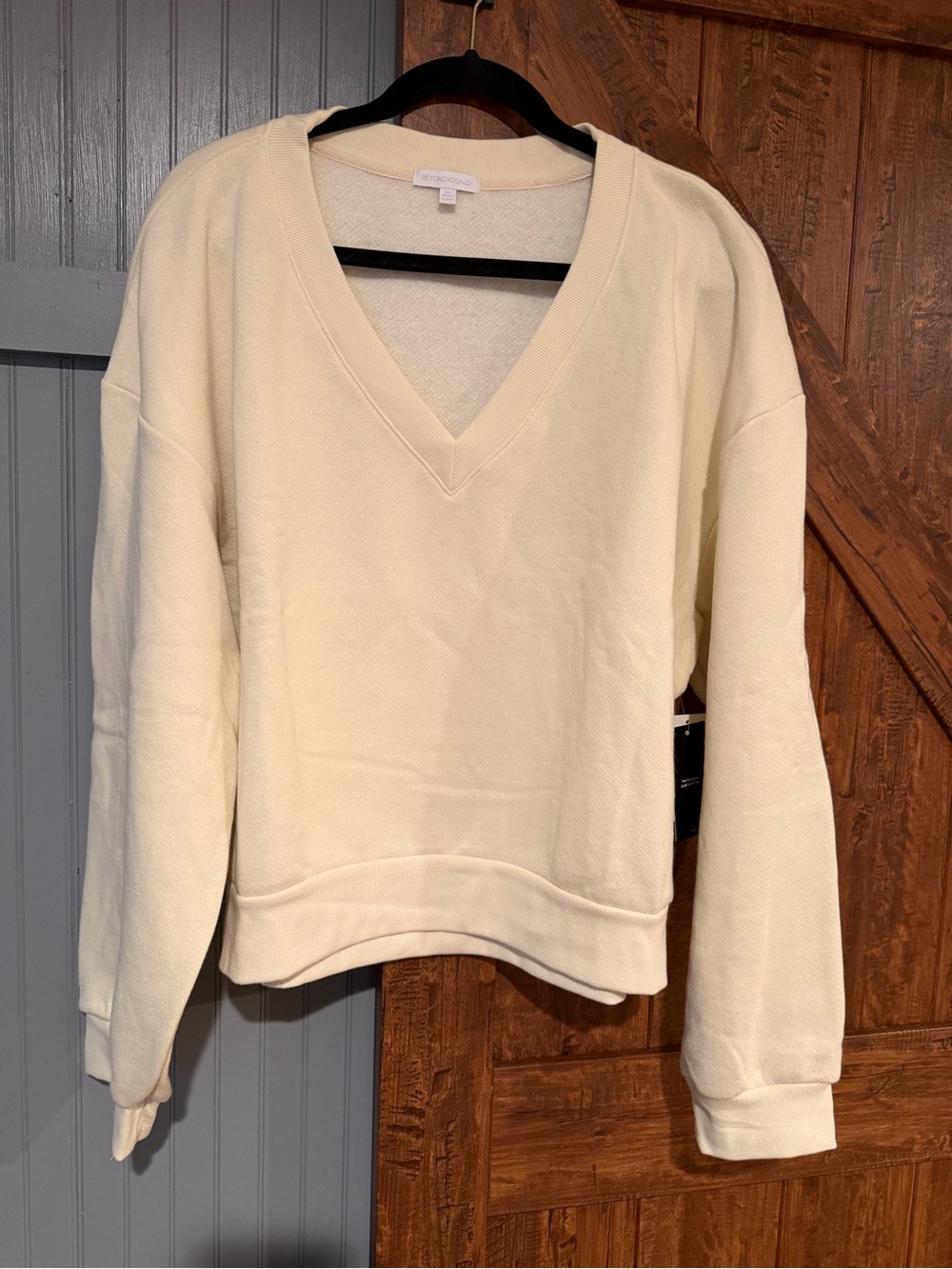 Beyond Yoga Cream V-Neck Women's Pullover Sweatershirt